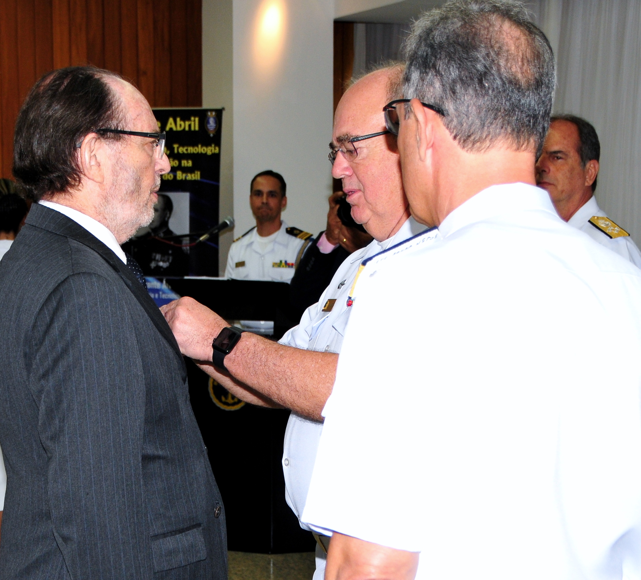 Presidente do CNPq recebe a medalha do Mérito Tamandaré da Marinha do Brasil