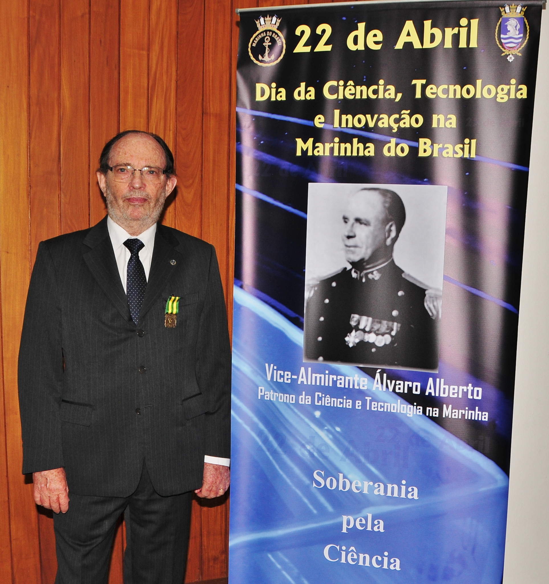 Presidente do CNPq recebe a medalha do Mérito Tamandaré da Marinha do Brasil