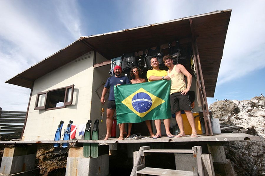  21 - Sítio ILOC - Equipe de campo no Arquipélago São Pedro e São Paulo